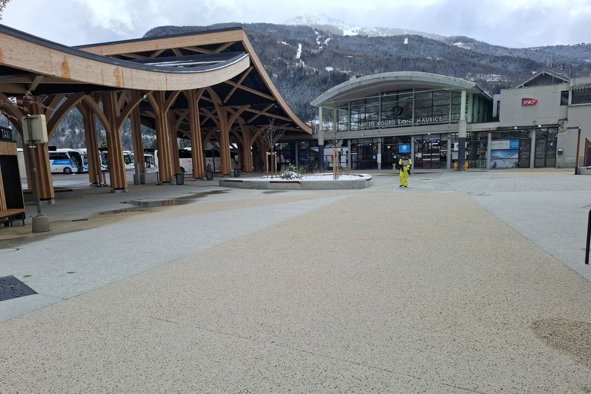 R&eacute;alisation b&eacute;ton d&eacute;sactiv&eacute; Stylperf gare Bourg-Saint-Maurice