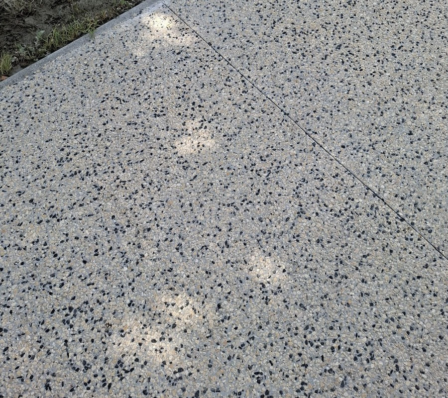R&eacute;alisation b&eacute;ton d&eacute;sactiv&eacute; Stylperf gare Bourg-Saint-Maurice Zoom